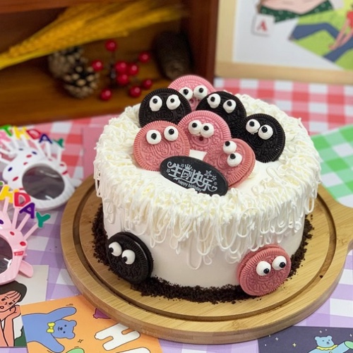 冰淇淋蛋糕草莓生日蛋糕